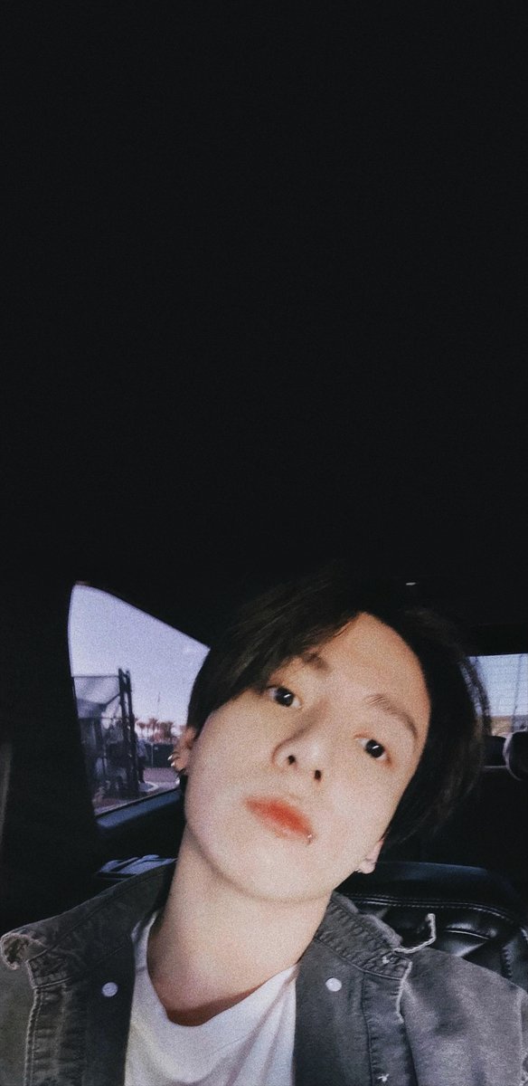 Chocoi_0613's tweet photo. 정국이 인스타 배경화면🐰💜
#초코보정 #BTS #JK @BTS_twt https://t.co/ysLL96H63L