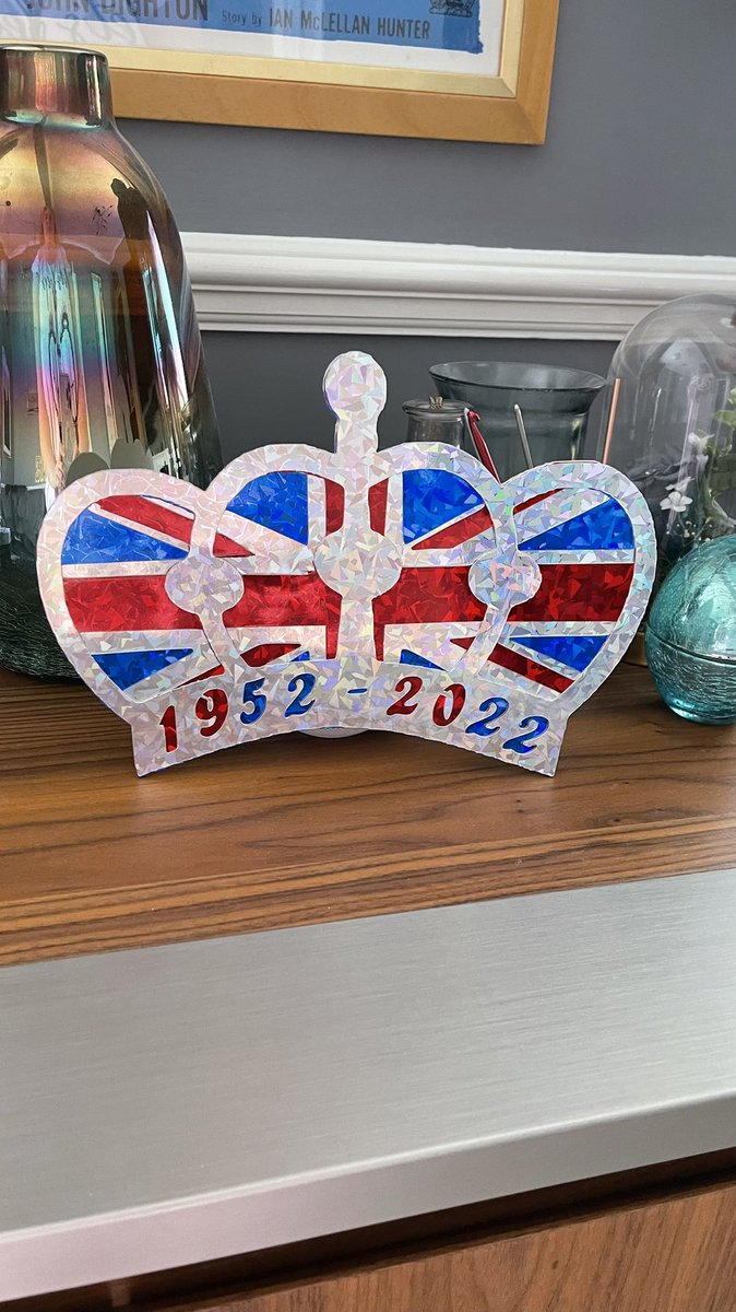 DebraCreates's tweet photo. My Union Jack crown loving jubilee x #makeitdontbuyit #makeitshareit #holographic card https://t.co/j7VUsRYuvO