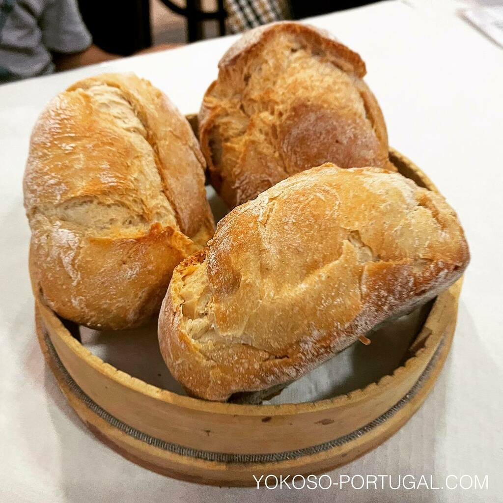 test ツイッターメディア - 外はカリカリ中はふんわりなポルトガルのパン。ほかにもいろいろな種類のパンがポルトガルにはあります。 #ポルトガル #パン https://t.co/1JPPha9UC4