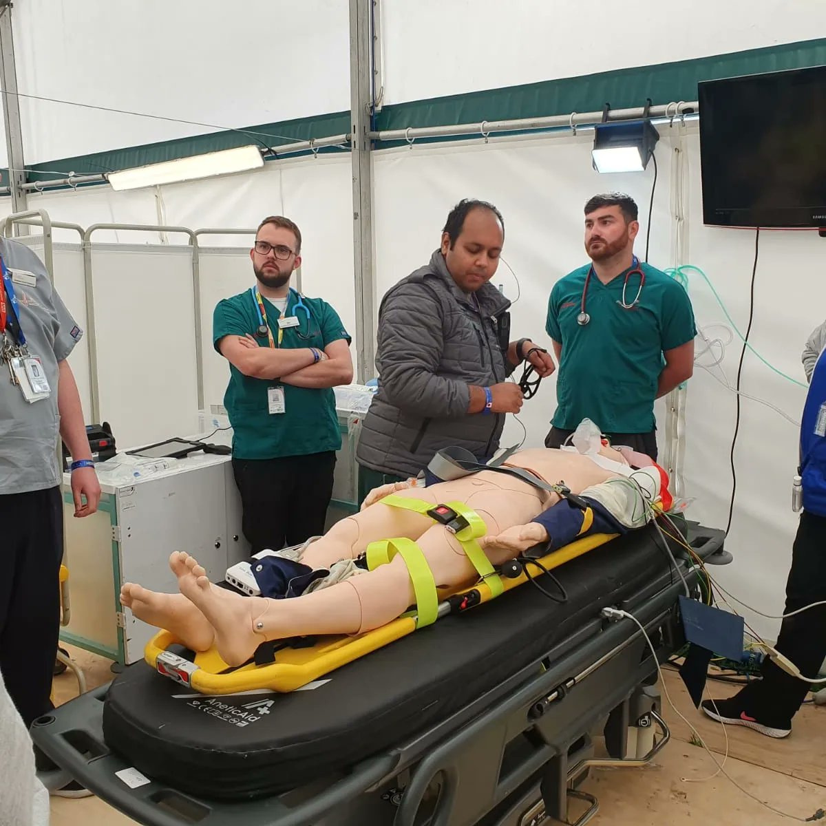 PACTMedical's tweet photo. Sunday saw our team simulate a case involving a traumatic brain injury. Our friends from @ArleyMedical provided the initial response, supported by the PACT Critical Care Team. The patient was anaesthetised by the team in the Field Hospital, stabilised and packaged for transfer. https://t.co/oJRcyf1MwP