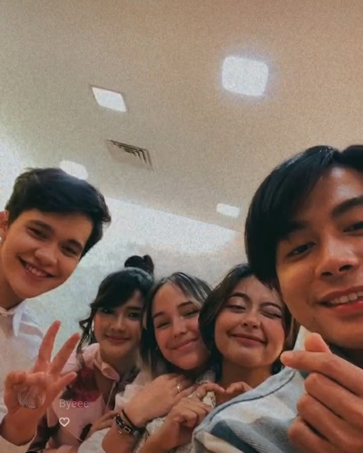 itsendorphin's tweet photo. ang cute ng pbb teens final 5! 🥺💙

@stepphaniejordn @_gabbskribikin @paoloalcantara_ @maxinetrinidad_ @RobBlacks0816 https://t.co/iO2WzfLmxA