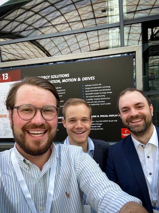 Paul Langenberg, Benjamin Koch, und Alexander Hatzold waren unterwegs auf der Hannover Messe! 🚀 Wir bedanken uns für viele spannende Gespräche zu Product Mining. Auch für Sie spannend? Dann buchen Sie sich einfach ein Gespräch mit unseren Experten: hubs.la/Q01cyT8H0