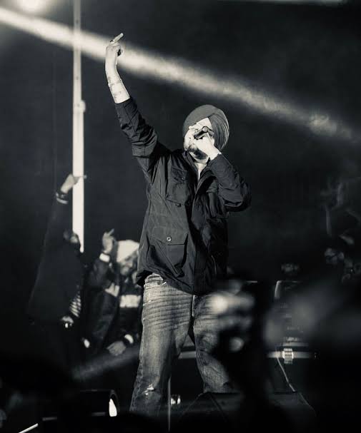 hussainbol's tweet photo. Where ever i go i hear his voice😔 https://t.co/JXAsN2yLMx