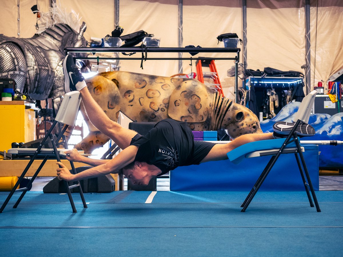 Cirque's tweet photo. The stretching sessions with Alexey Goloborodko in our #BackstageCirque are back in #Geneva! 🤸🌵 #LUZIA
IG @galexey94 https://t.co/1ffObD5BUE
