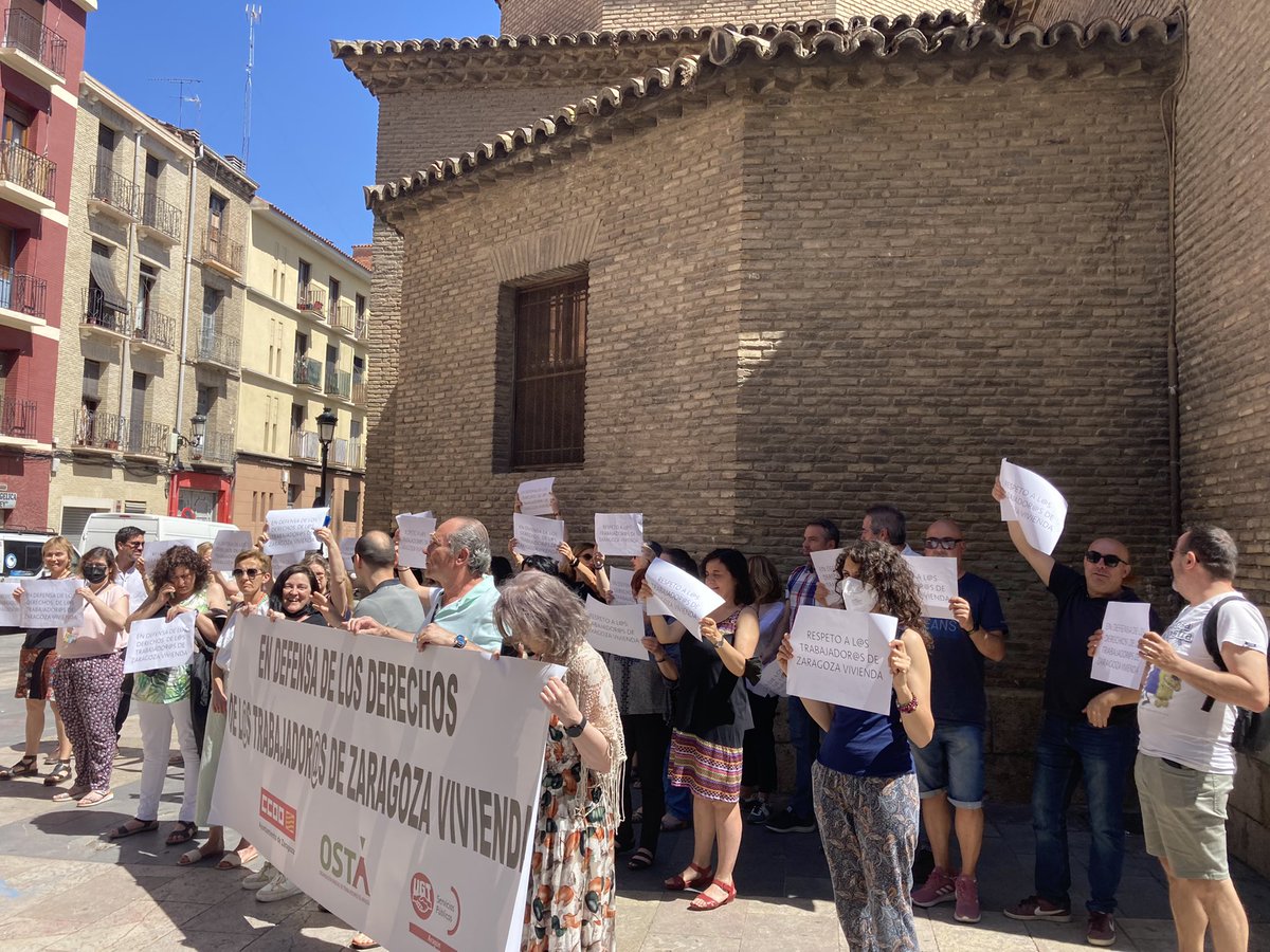 ccoozaragoza's tweet photo. Concentración de hoy con los compañeros y compañeras de @zgzvivienda exigiendo respeto y en defensa de sus derechos laborales @Jorge_Azcon vais a hacer algo? O vais a esperar a que se resuelva sólo? https://t.co/JPqBqCtkX4