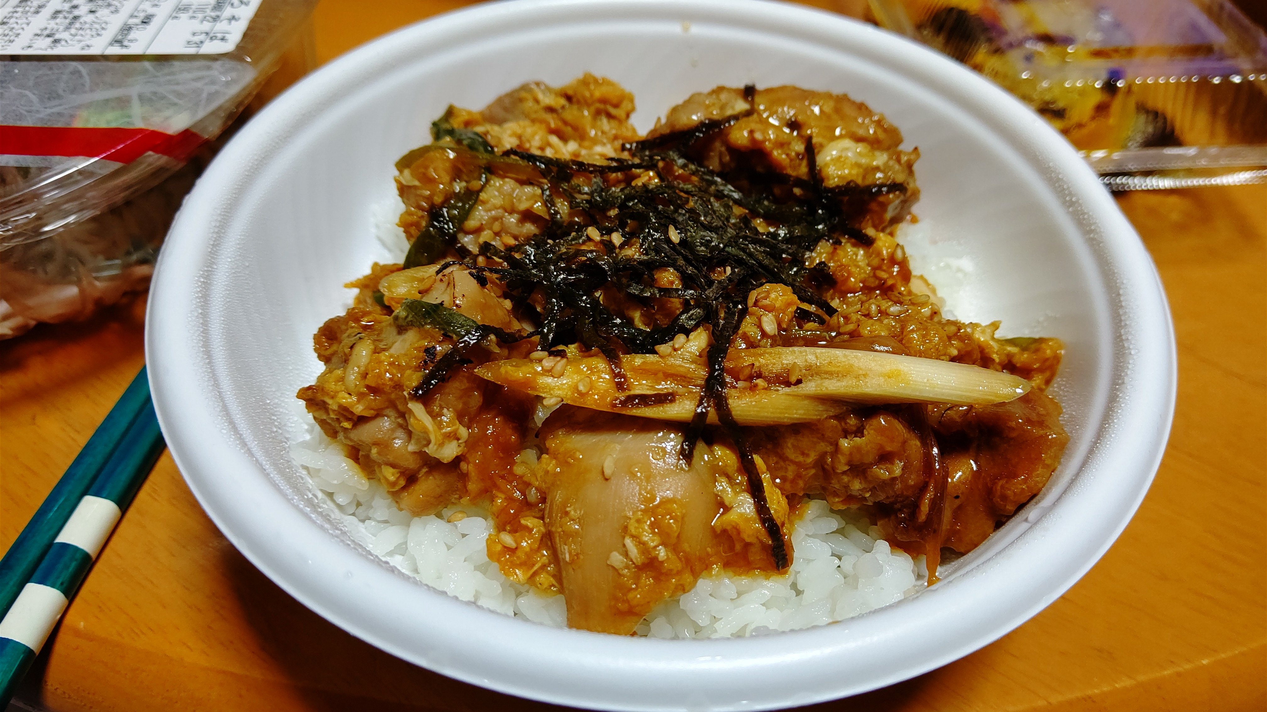 Taka 鞍馬 の散歩中にアフロ様より召集 が 艸 そんな訳で今夜は 焼き鳥の卵とじ丼 スタミナ丼 なすのマリネサラダ 唐揚げ さくらこ まちへこりん ぽけろーかる T Co 4bilceqsw4 Twitter