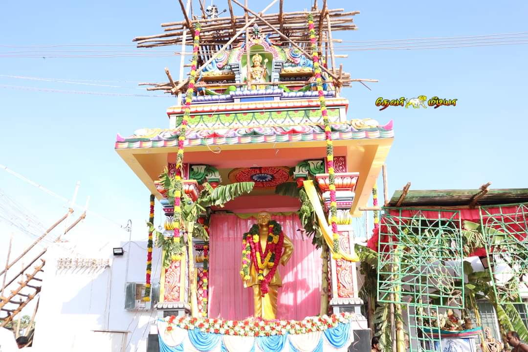 IDWingPandiAMMK's tweet image. #பசும்பொன்தேவர்

இன்று திருவாடானையில் தேசியத்தலைவர், தெய்வ திருமகனார், பசும்பொன் சித்தர், உ.முத்துராமலிங்கத்தேவர் திருஉருவ வெண்கல சிலையை, முக்குலத்தோர் புலிப்படை தலைவர், சேது திரு #கருணாஸ்தேவர் அவர்கள், திறந்து வைத்தார்...