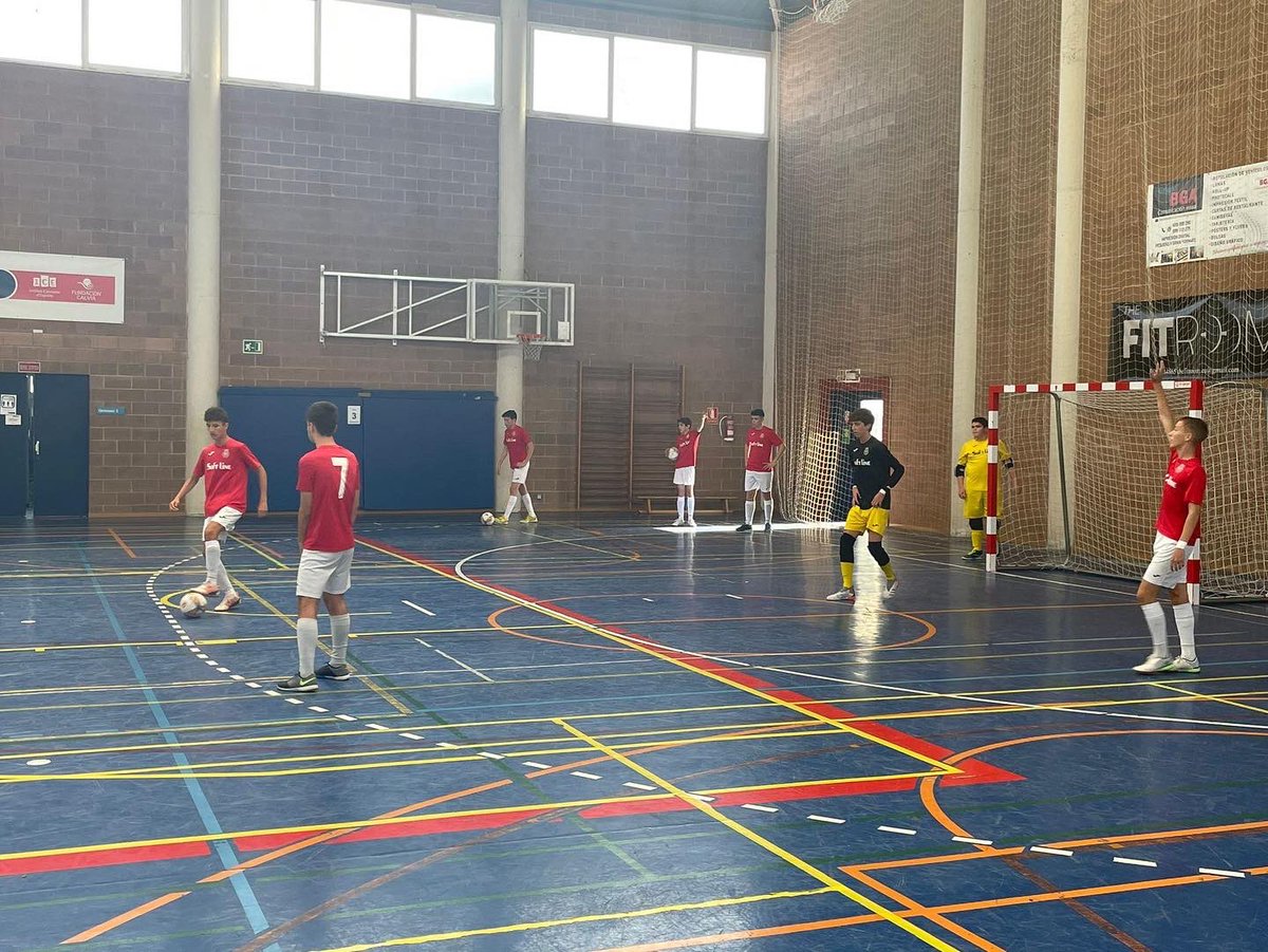EntreMontesion's tweet photo. 🔵📸 |MOMENTOS DE LA PASADA JORNADA|
Os traemos una serie de momentos, vividos la anterior jornada.
#SentimientoDeClub🔵
#MontesiónEsUnSentimiento💙
#EMFutsal⚽️ https://t.co/UHN5XbYacP