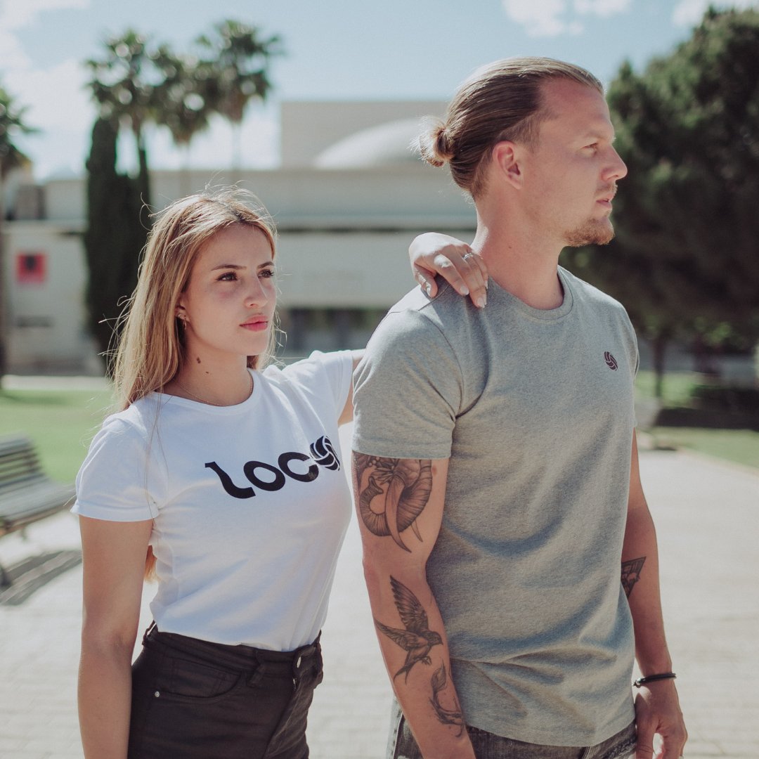 Lo mejor de nuestra Esencia junto con la sutileza de nuestra Originale. 👕👕

Completa tu look con tu camiseta de Loco favorita. 🏐

📸 @Olivia_such 
#soydeloco #camisetas #urbanstyle #futbol #football #streetwear #casual #modahombre
