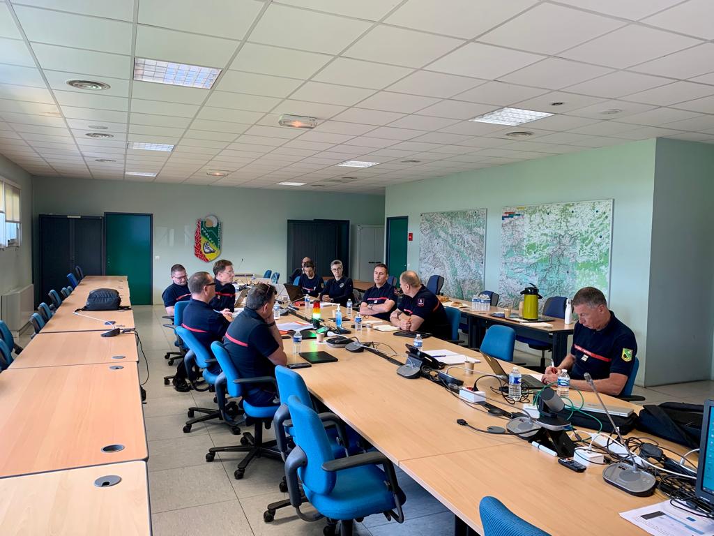 sdis08's tweet photo. Le colonel hc #FrédéricDELCROIX et les membres du #ComDir ont reçu ce jour au sein de l’Etat-major du #SDIS08, le colonel hc #PierreMASSON et le colonel #LaurentNICOLAY directeur départemental-Chef de Corps et directeur départemental adjoint-Chef de Corps Adjoint du @SDIS51 https://t.co/Ddq1pCA3BO