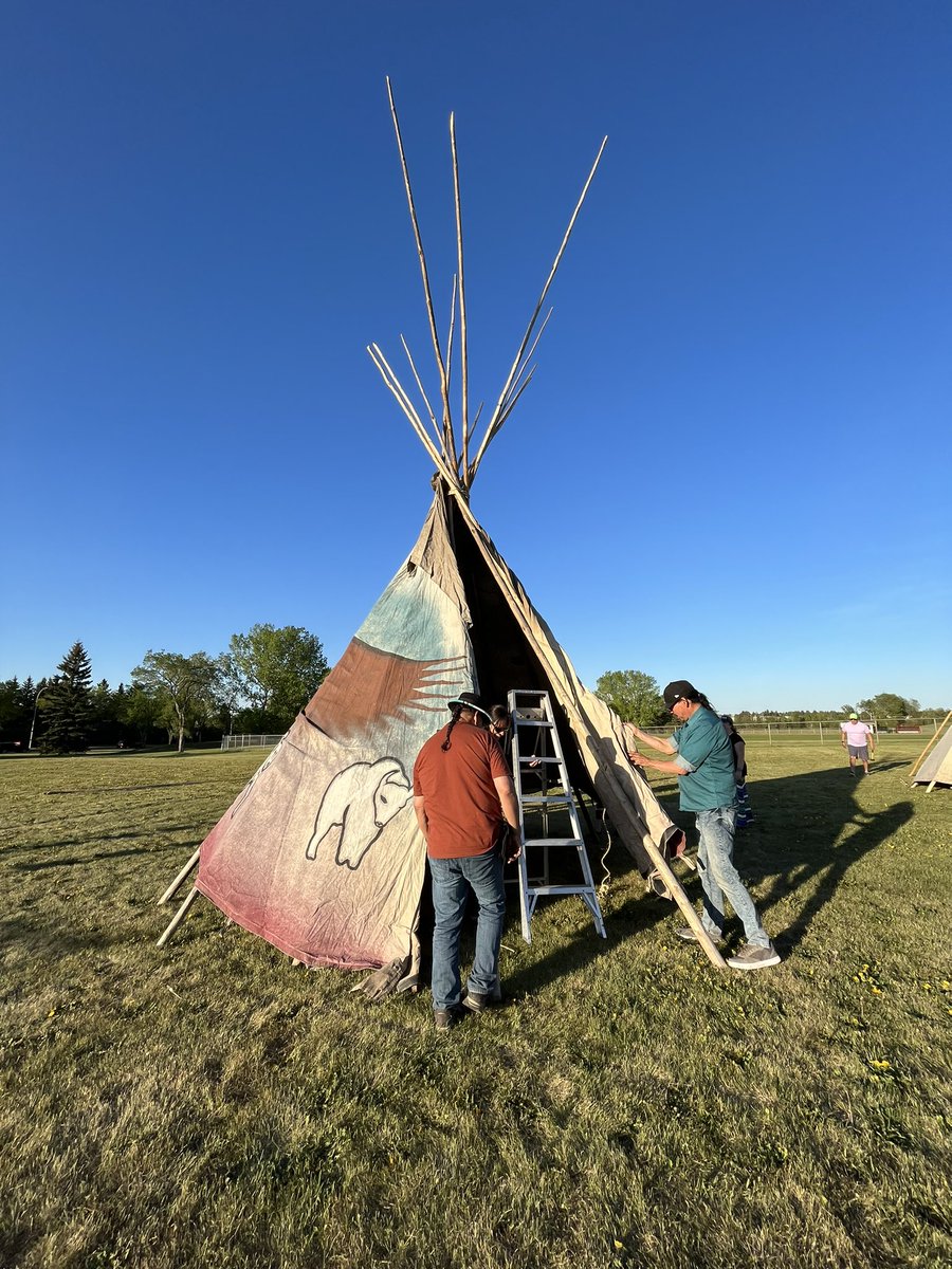 RedDeerPolytech's tweet photo. It’s National Indigenous History Month. We’re celebrating the rich history and culture of First Nations, Inuit, and Métis Peoples by sharing the steps to set up a tipi! Watch here: https://t.co/KkCRooyI4e

#NIHM #NIHM2022 #MyRDP https://t.co/wrbgwHUDGS