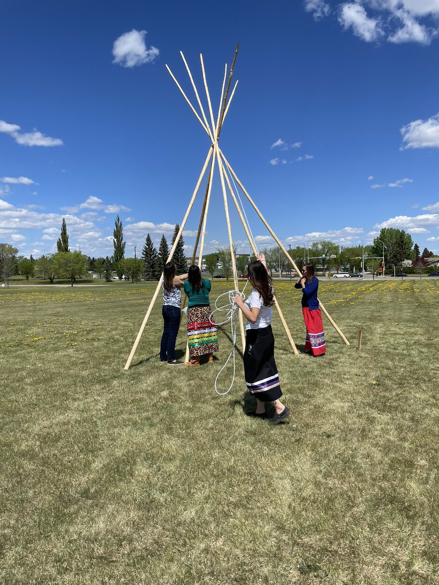 RedDeerPolytech's tweet photo. It’s National Indigenous History Month. We’re celebrating the rich history and culture of First Nations, Inuit, and Métis Peoples by sharing the steps to set up a tipi! Watch here: https://t.co/KkCRooyI4e

#NIHM #NIHM2022 #MyRDP https://t.co/wrbgwHUDGS