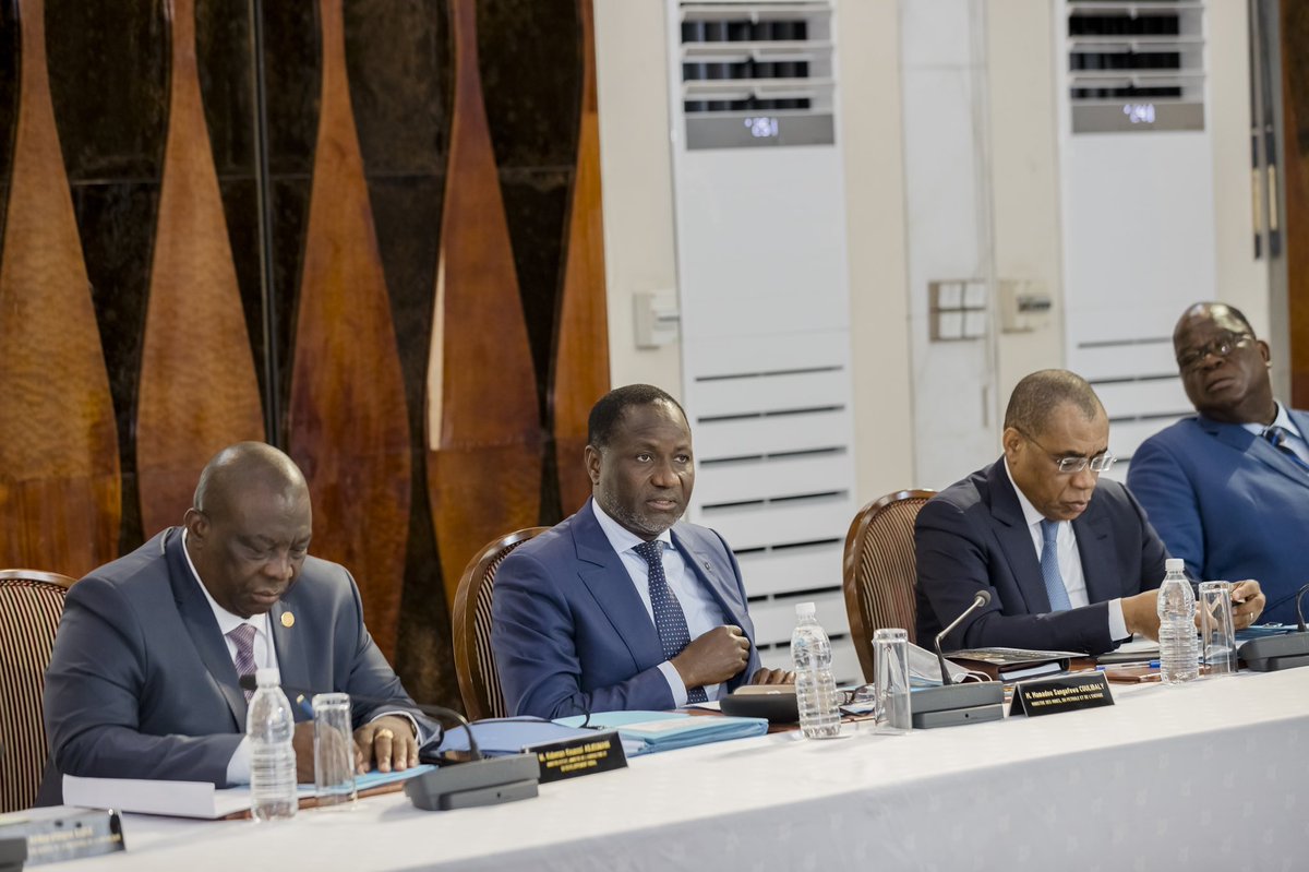 Presidenceci tweet media