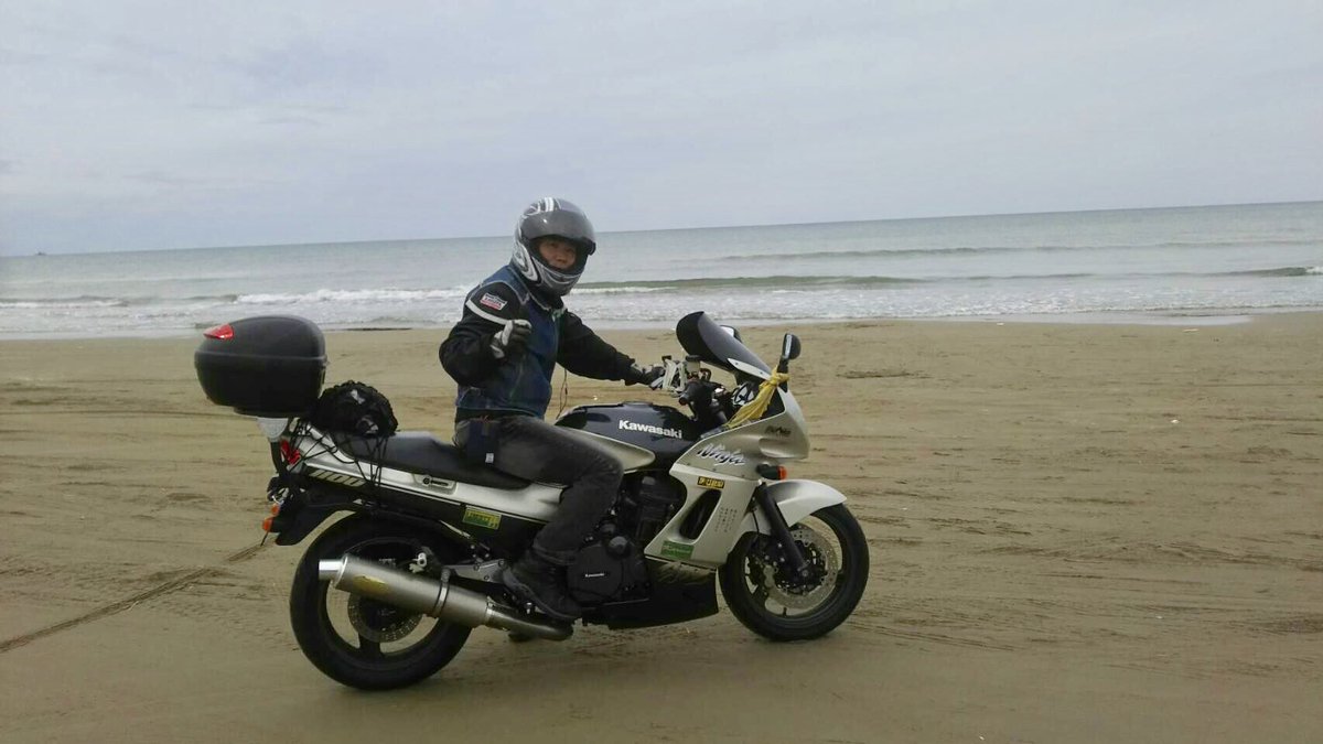zyosui_f's tweet photo. 名前：如水（じょすい）
性別 :  男
年齢：いよいよ50代
身長：172cm
住み：兵庫
車種：GPZ1100 水冷/Hyper Strada 939/KR250S/KSR80
好き：バイクと孫
一言：よろしくお願いします。
#バイク乗りとして軽く自己紹介 
 #バイク乗りと繋がりたい 
 #バイク好きと繋がりたい https://t.co/R6H9i9IgZn