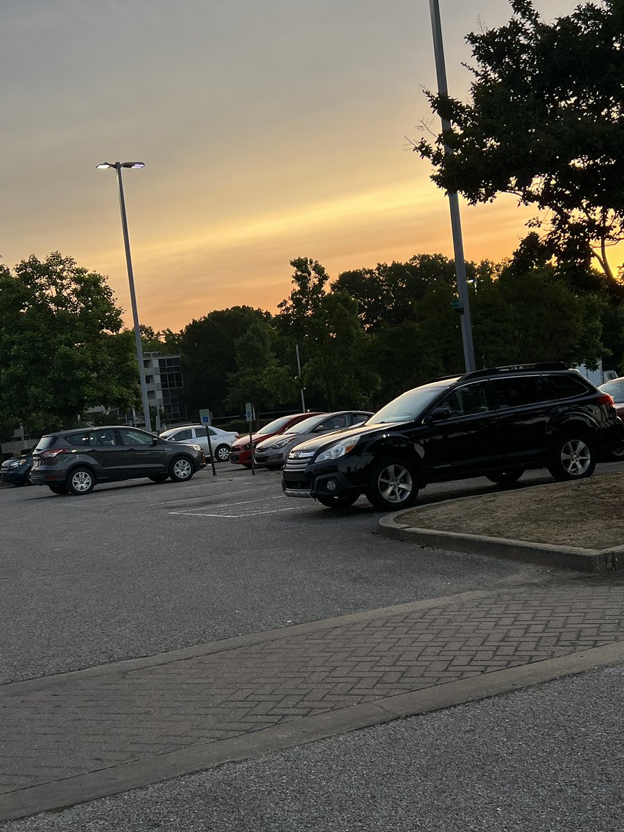 BrittClemonsTV's tweet photo. People are lining up at Central Library waiting for the #Memphis Housing Fair. 

Please UNDERSTAND this event is for ppl who were awarded vouchers from the 2017 waiting list. 

MHA will NOT be giving out vouchers today. Do not show up if you don’t have a voucher. @ABC24Memphis https://t.co/VuaFR3vOOU