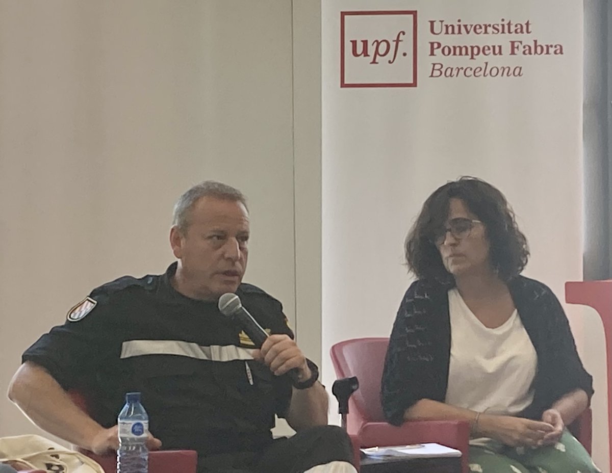 ComCrisis_UPF's tweet photo. .@AureSoto (@UMEgob): "Es importante que #instituciones y #periodistas tengan una relación fluida y de cooperación para ofrecer datos de interés y servicio público"
#ComCrisis #Emergencias #ComEmerg https://t.co/BvdEWGc15N