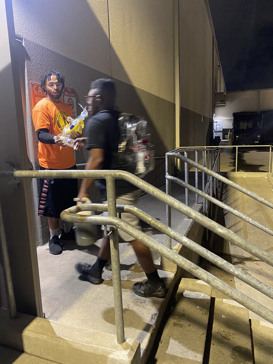 AbdulAb45258458's tweet photo. Team Willowbrook’s Safety Committee is fully engaged in our “Wellness Wednesday” meet and greet. Hydration and Heat related illnesses handouts 👏👏👏👏💦💦💦
#WillowbrookStrong
#WillowBest
#UPSProud
@SoCalLeaders 
@RedRiverUPSers 
@UPSers 
@Crystal84719509 
 @Buckeyes2231 https://t.co/eZvJhT8koP