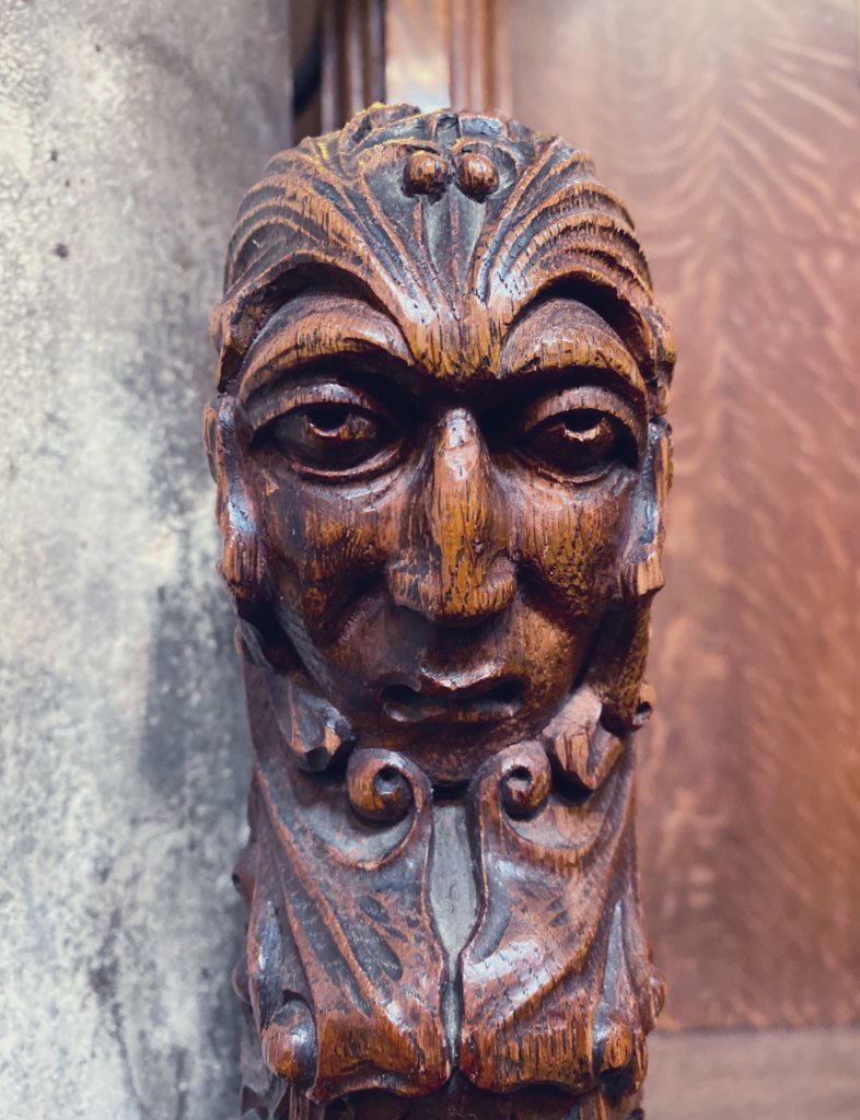 Someone in the choir stalls looks like they didn’t enjoy the anthem this #woodensday - no pleasing some people! #churches #londonchurches