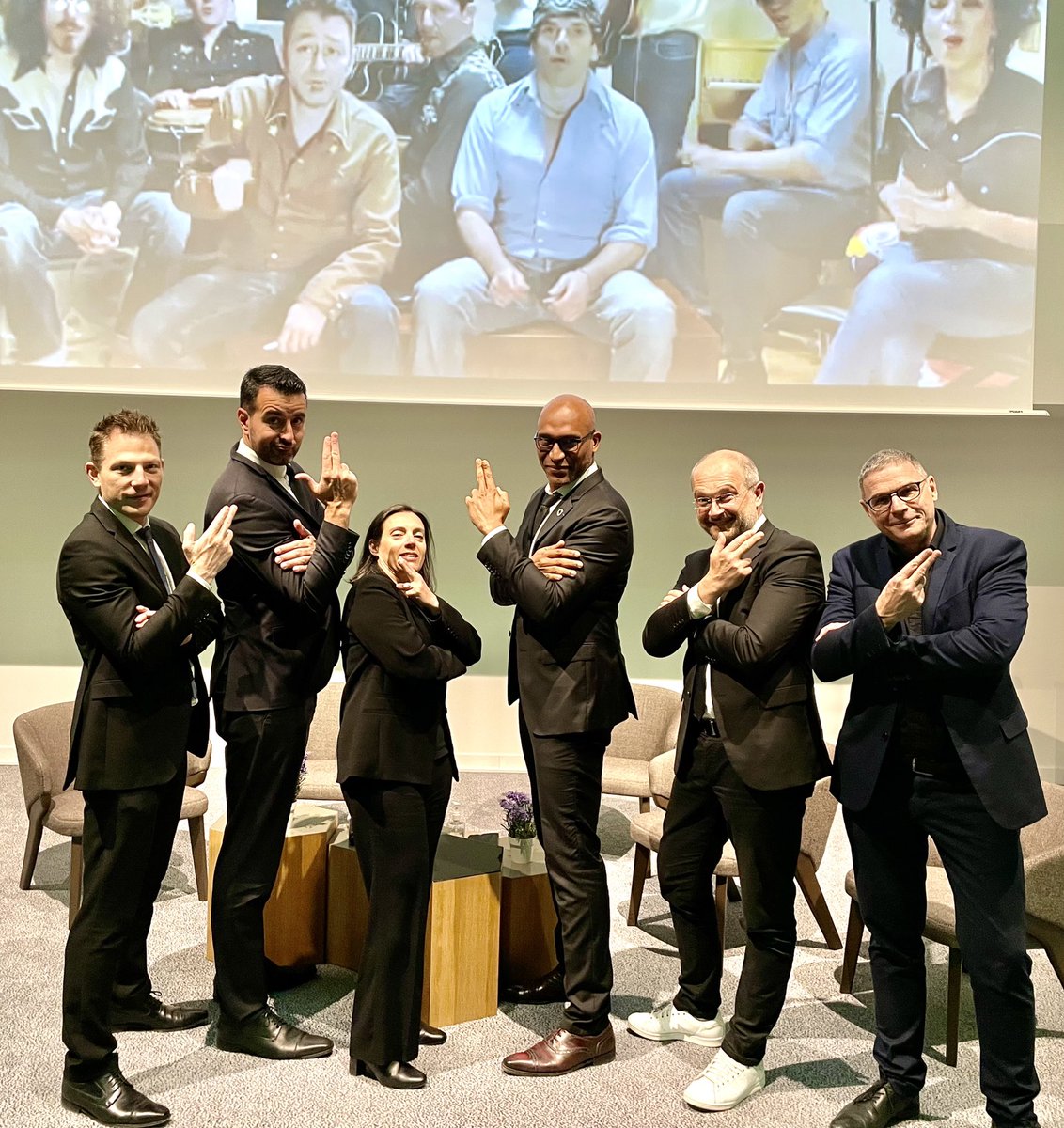 #NomdeCode #Leadership

Vous les reconnaissez? Un échantillon des meilleurs 😍
Aujourd’hui c’est "Women and Men In Black". À votre avis, quelle est notre mission? 🚀

#MotdePasse #Engagement