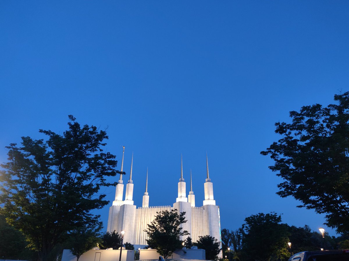Jenkins4dc's tweet photo. Mormon Temples are not churches, but a special place where Mormons make promises. It has been 40 years since this Temple has been open to non believers of the Mormon faith. The architect was beautiful and the tour was informative. Go check it out if you have time!  @MormonTemple https://t.co/EXUjI2Gcwr