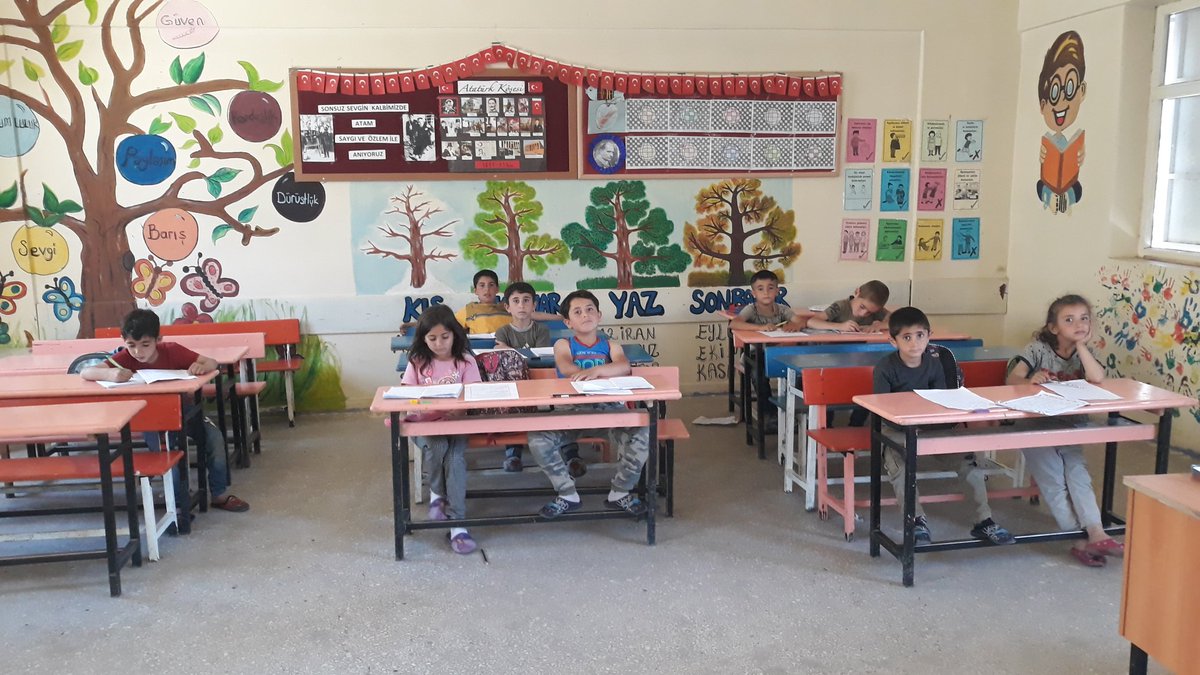 Temel Eğitimde 10.000 Okul Projesi kapsamında  okullarımız onarılıyor, donatılıyor ve çocuklarımız sosyal anlamda destekliyoruz.