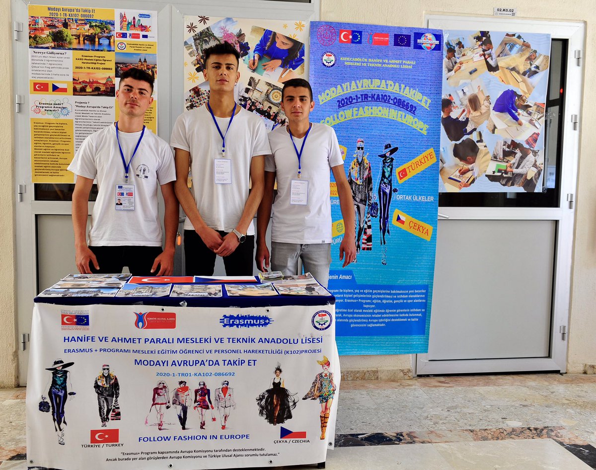 Proje yaygınlaştırma faaliyetleri kapsamında,okulumuzda düzenlenen bilim fuarında “Modayı Avrupa’da Takip Et”stajımızın standı,Tavas Kaymakamımız Mutlu KÖKSAL, İlçe Milli Eğitim Müdürümüz İbrahim ÇÖLLÜ ve ziyaretçiler tarafından ilgiyle karşılandı.