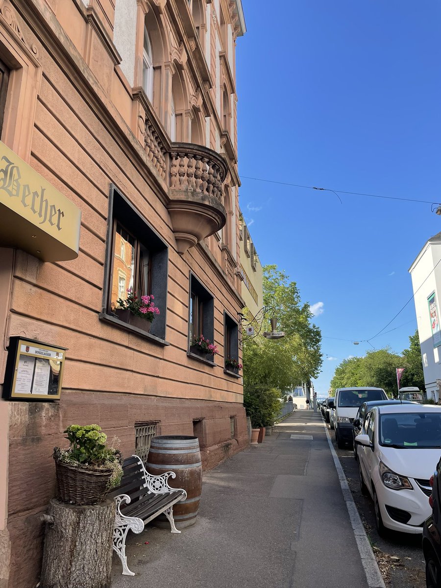 HON1418's tweet photo. ドイツ🇩🇪シュツットガルトなうです
オススメのお店などあったら教えて欲しいです
#ドイツ　#シュツットガルト 
#どいつ  #ミュンヘン https://t.co/ekA78HHvNb