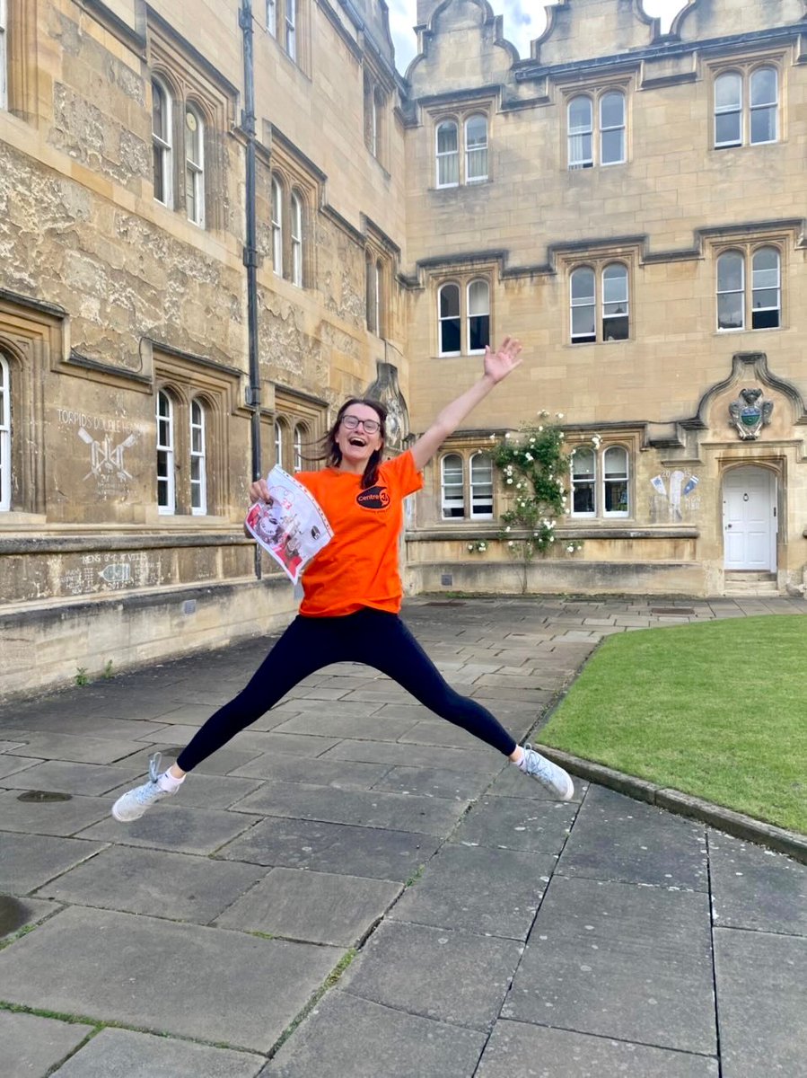 Centre33Camb's tweet photo. Challenge complete! Holly has successfully dodged (most of) the rain and visited 33 Oxford Colleges in 3 hours and 33 minutes for #Challenge33 ๐โโ๏ธ๐ชโฑ
Thank you Holly! Support this challenge here: https://t.co/jg3SXAeelg https://t.co/KXFZpcic8v