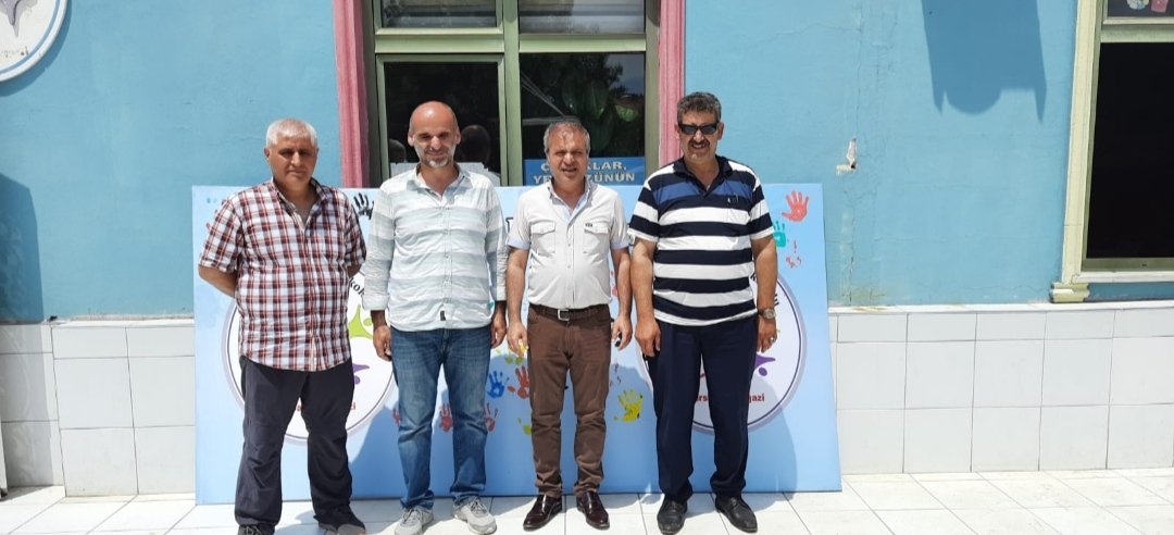 CukurcaC's tweet photo. Resim sergimize ve bahar şenliğimize ziyarette bulunan İlçe Milli Eğitim Şube müdürümüz @kahraman47_s  @ktsoilkokulu müdürümüz Ali Osman Köseoğlu'na mahalle muhtarlarımiz Sait ÇETİN ve Zeynep YILDIRIM,a teşekkür ederiz.
@GurhanCokgezer @Osmangazi_MEM https://t.co/Xra7AWMdDb