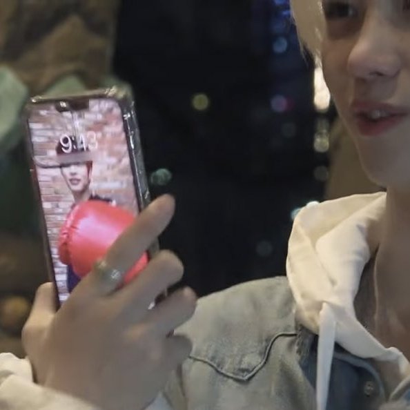 stayvillesp's tweet photo. el fondo de pantalla de felix 😭 https://t.co/iMwU5AELjm