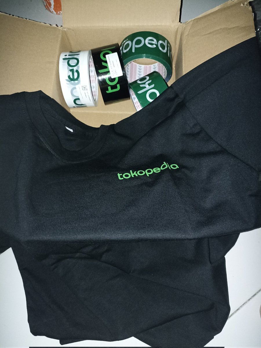 The Best lah emang si <a href="/tokopedia/">Tokopedia</a> dikasi kado milad dpt voucher 100% bwt belanja di merchandise resmi <a href="/tokopedia/">Tokopedia</a> alias GRATIS + bebas ongkir pula. 😎😗👍💪