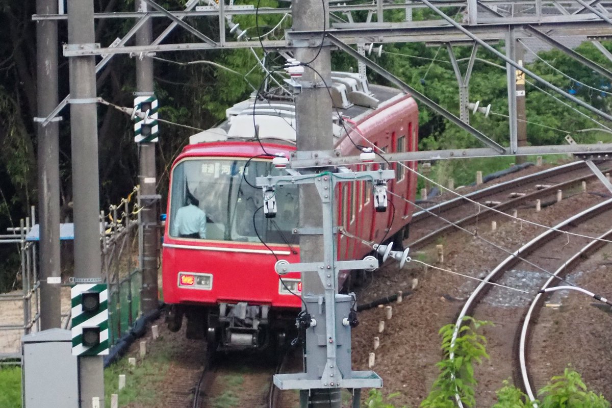 Shin114Railroad's tweet photo. 今回は6800系6821Fです！

5/7に、河和線 南加木屋駅～高横須賀駅間の新駅設置予定地付近にて撮影しました！

今まで新駅予定地付近から撮影したものを全てTweetしてきましたが、今回で最後となります。

この場所は新駅予定地の工事状況の変化がよく見える位置です。
#名鉄
#meitetsu
#6821F
#河和線 https://t.co/GjyDeyDqBx