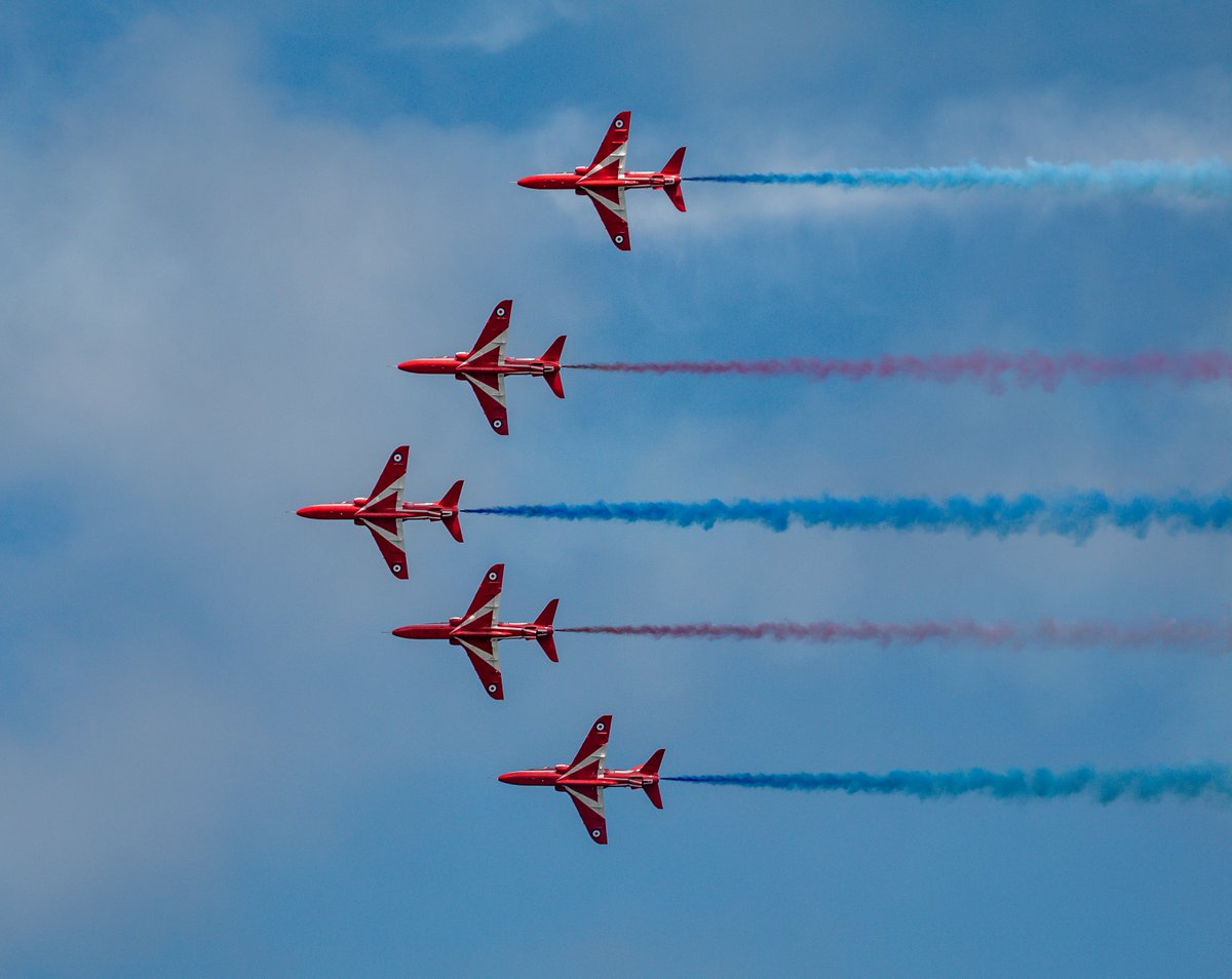JetCandyTravel's tweet photo. Looking forward to seeing the @rafredarrows take to the skies this weekend to perform their spectacular aerial displays as part of the #JubileeFlypast! #JetCandy #FlyWithJetCandy #RedArrows #PlatinumJubilee https://t.co/qTGvLfS8Ij