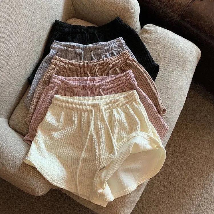 haniabellae's tweet photo. Girl yang pakai shorts dekat rumah you must love this shorts! Look at the material 😍 https://t.co/x8x2h6pdQL