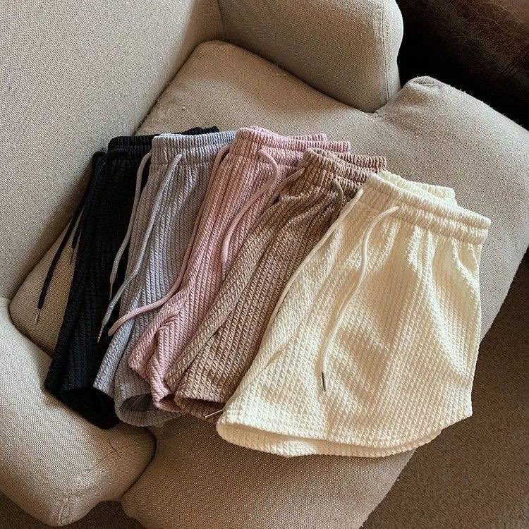 haniabellae's tweet photo. Girl yang pakai shorts dekat rumah you must love this shorts! Look at the material 😍 https://t.co/x8x2h6pdQL