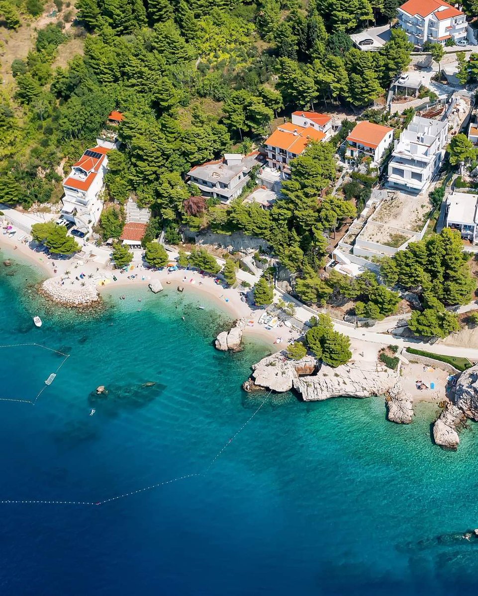 Jardula #beaches #Brela from above ☀️🏖☀️
#brelative #Croatia #Kroatien #BrelaCroatia #VisitBrela 
📸 Vice Rudan <a href="/makarskabeaches/">Makarska Beaches</a>