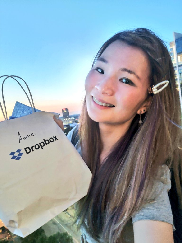 anniebombanie_'s tweet photo. Tysm @Dropbox for the lovely evening at Build The Future, Render Atlanta 💙 #LifeInsideDropbox
PS. Looking for work? They're hiring! https://t.co/SmNbySLaty