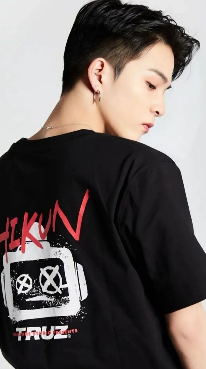 teume! ada punya versi semua member ga? yang lagi make baju/hoodie truz 😩