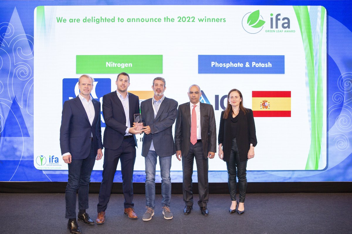 ICLiberia's tweet photo. Hem estat guardonats amb el premi Green Leaf 2022 de l’Associació Internacional de Fertilitzants (IFA). Ens l’han atorgat avui, com a reconeixement a la implantació d'un nou sistema de gestió que ha millorat la salut, la seguretat i les emissions de la nostra activitat. https://t.co/T9yuza6RpU