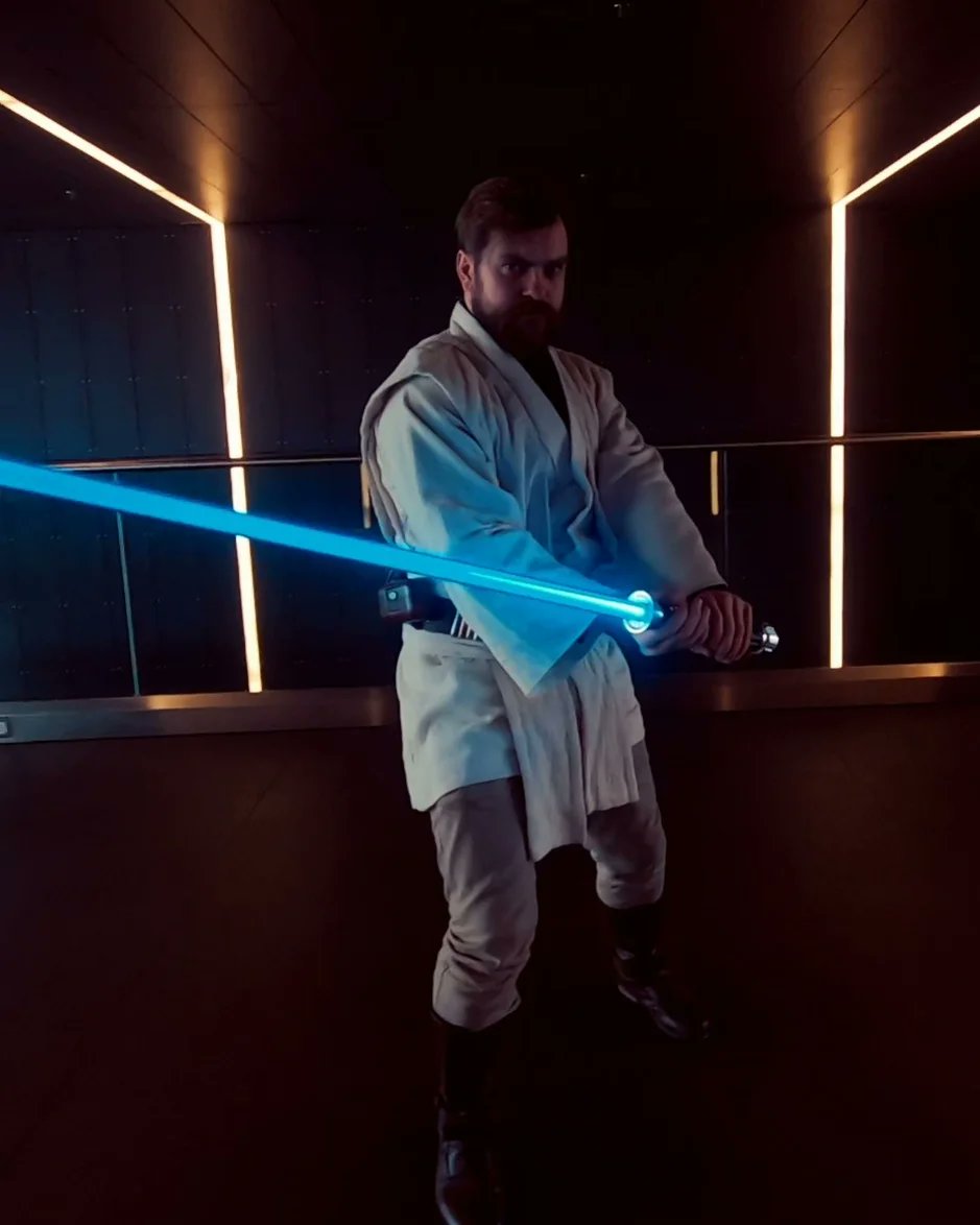 Hello there! Here are a few shots taken from videos @StephWickens did at MCM Comic Con. Like a big dingus I forgot to take any photos myself. But these looks pretty sweet. #Kenobi #StarWars #Cosplay #starwarscosplay