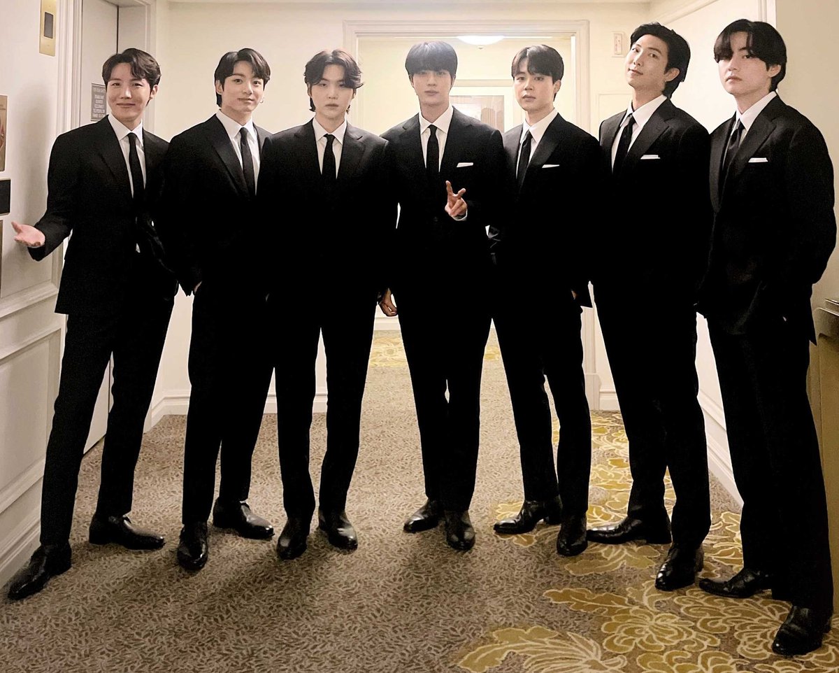 park_a92's tweet photo. Congrats BTS 🎉🎉🎉
#BTSatTheWhiteHouse https://t.co/s8vgoOi46Z