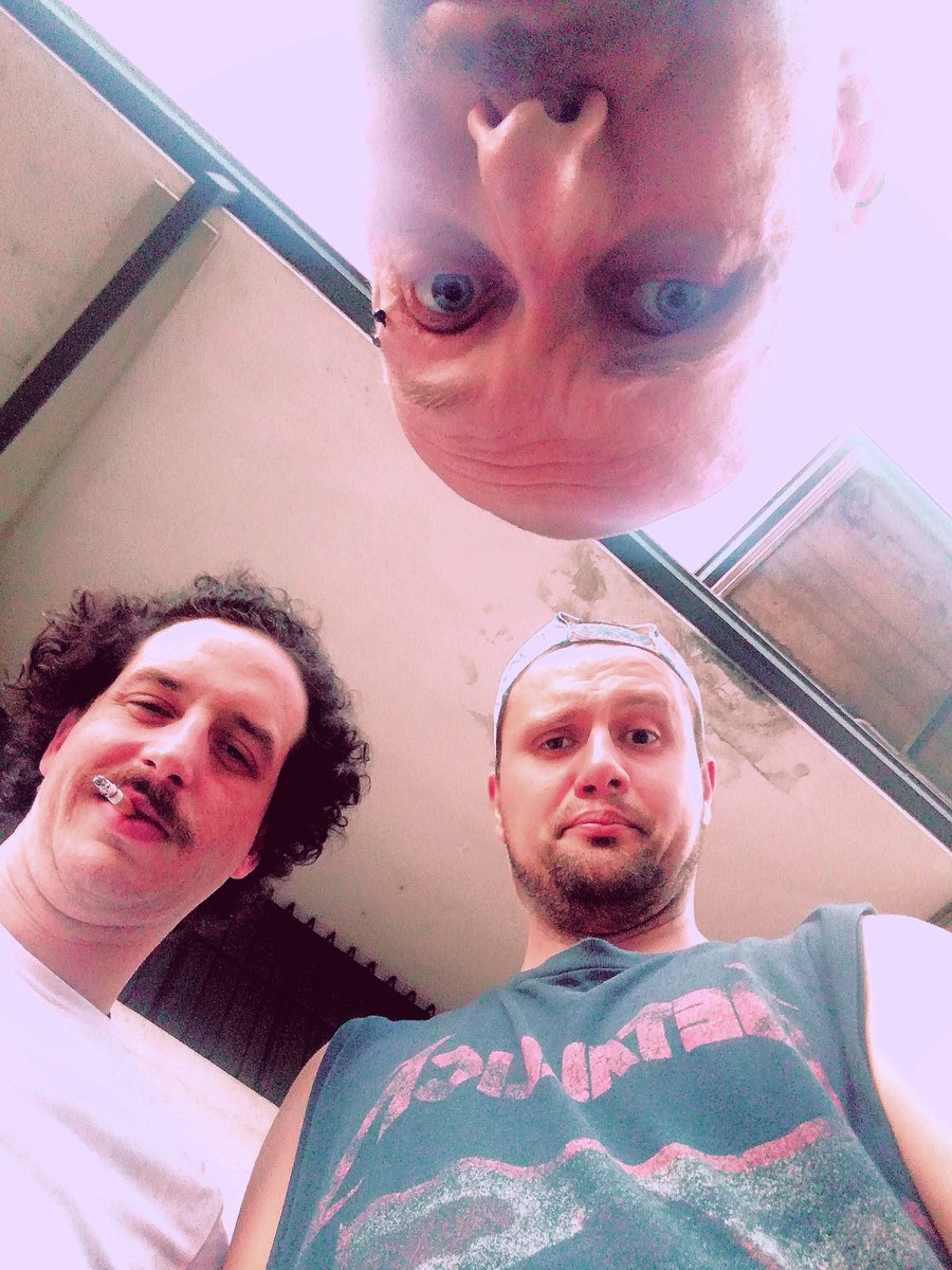 CILCerchiInLega's tweet photo. Ogni volta che troviamo la chiave per il successo qualcuno cambia la serratura...Domani esce NUOVO SINGOLO " RIDI " ... VOIALTRI SIO PRONTI!?...AZZZZ...👊👊👊
#veneto #punkveneto #punkitaliano #italianpunk #italianrocknroll #rockitaliano #nuovacanzone #nuovosingolo #nuovovideo https://t.co/mILu5izQdE
