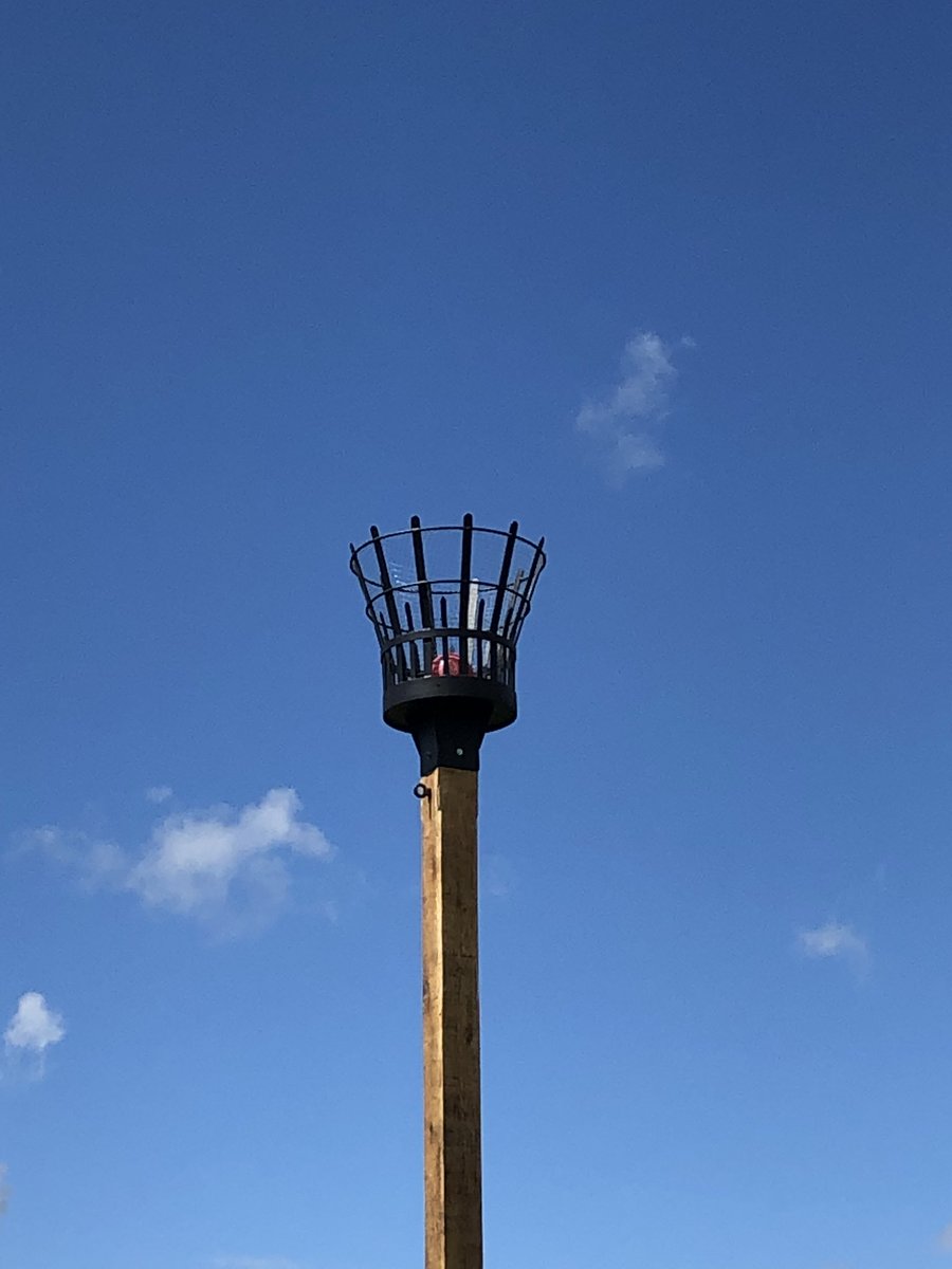 zenlambda's tweet image. Prolong the joy experienced by your local community beyond the #JubileeWeekend by using your #jubilee brazier as a basketball hoop that never returns the ball! 🏀 😁