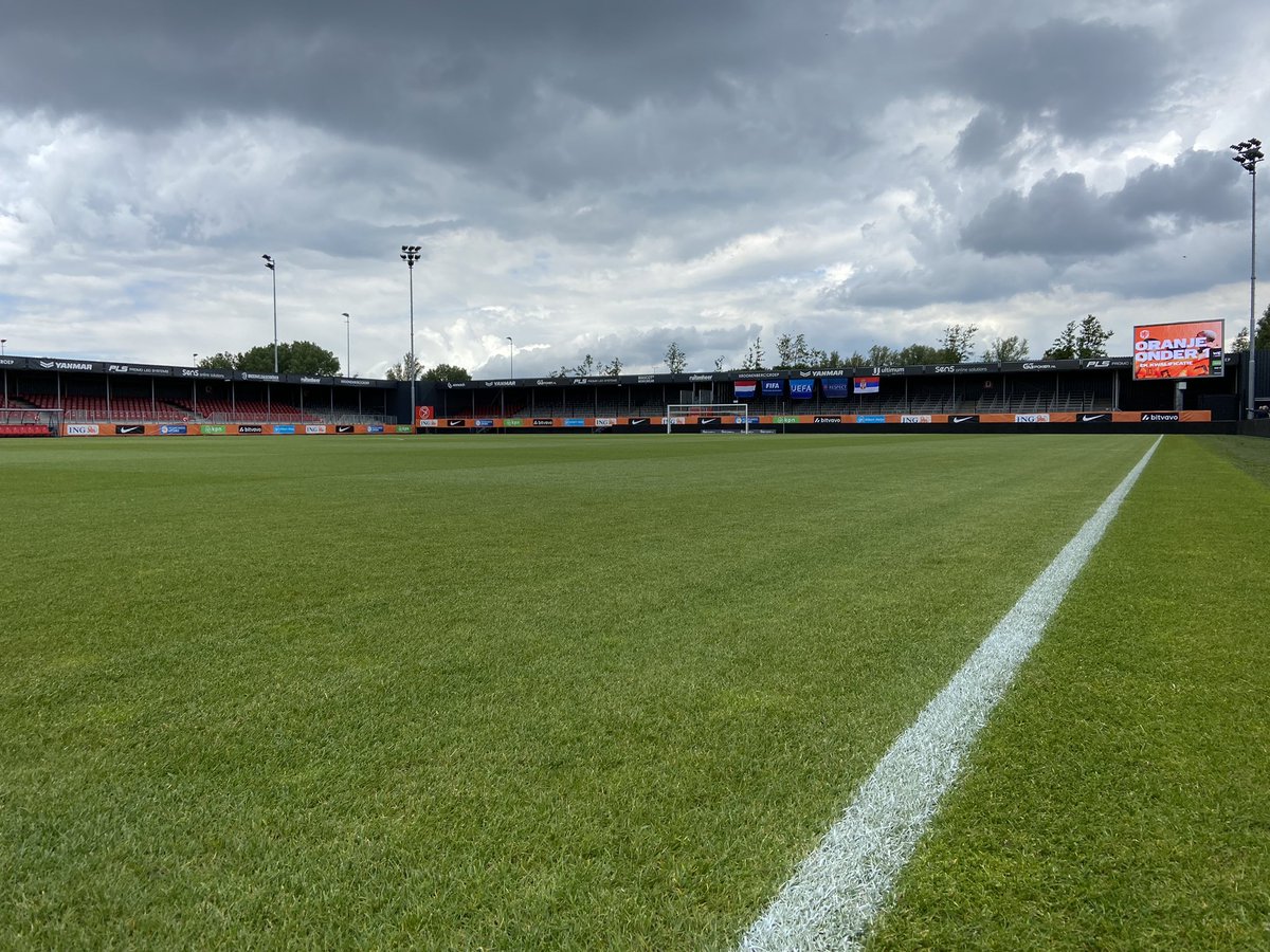 AlmereCityFC's tweet photo. 🔶 Het Yanmar Stadion kleurt weer 𝗢𝗥𝗔𝗡𝗝𝗘!
#AlmereCity #nedser https://t.co/NlHCL1awOj