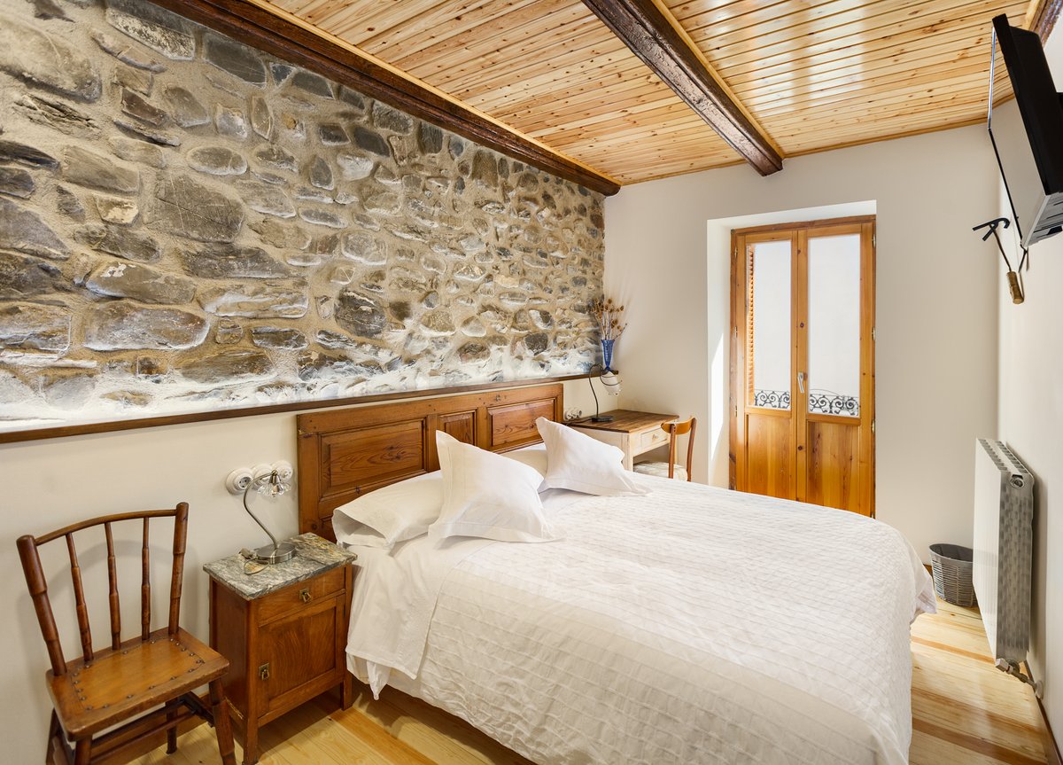 Ruralgia's tweet photo. https://t.co/hjkMyTtHyM Casa Rural Francisco Mayo. OPCIÓN ALQUILAR LA CASA PARA 6 PAX. RESERVANDO LAS TRES HABITACIONES CON BAÑO. Desde: 03-06-2022. https://t.co/cnvfCvJcGH