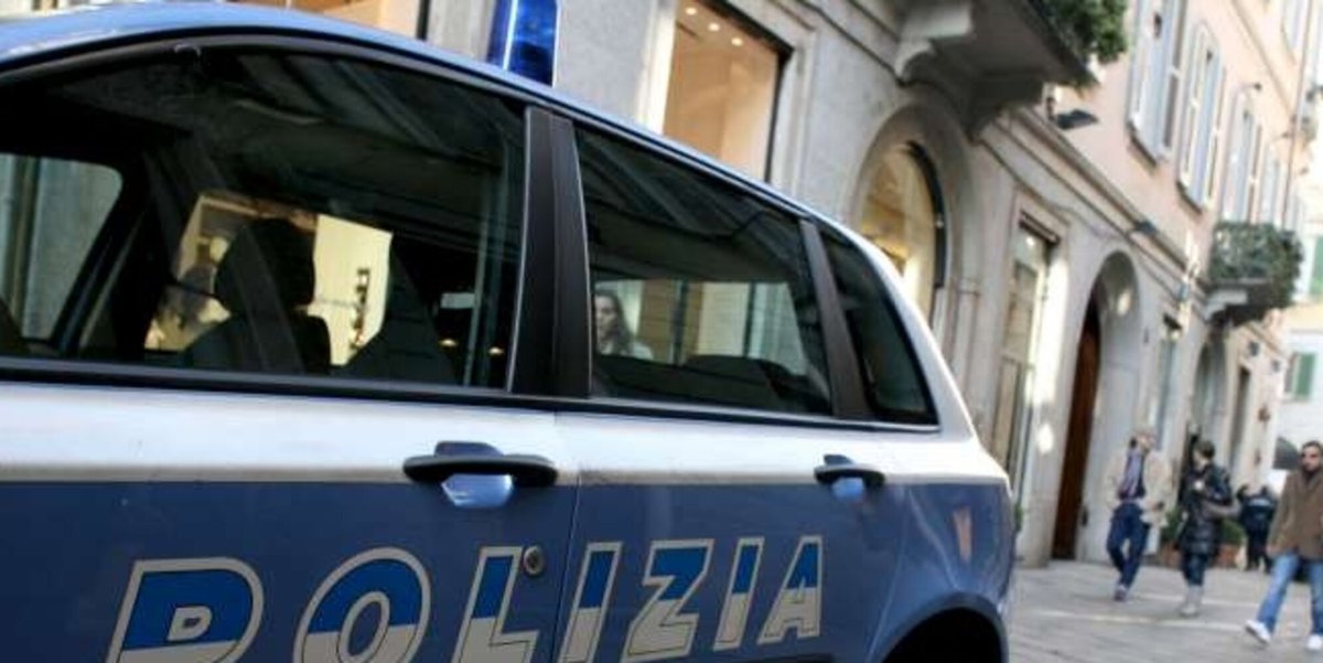 MediasetTgcom24's tweet photo. Scappa con i figli dal marito violento in Francia: la polizia di Monza le paga l'hotel #brianza #italia #francia #peruviana #monza https://t.co/Xg7OCkFXwL https://t.co/MtxF5GOK1c