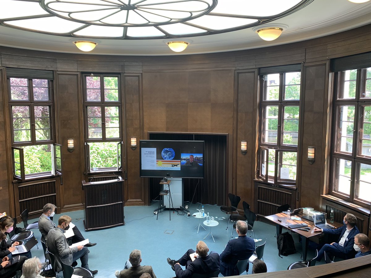 KotzeProfessor's tweet photo. @FHBBiermann explaining why solar geoengineer is both dangerous and unnecessary @SolarGeoeng at the Planet und Gesellschaft meeting. Looking forward to joining him in Stockholm for an event on the political impacts of the SDGs https://t.co/Lpie9jqH55 @ESG_SDG @ESG_Project https://t.co/FV3wdaZVy5