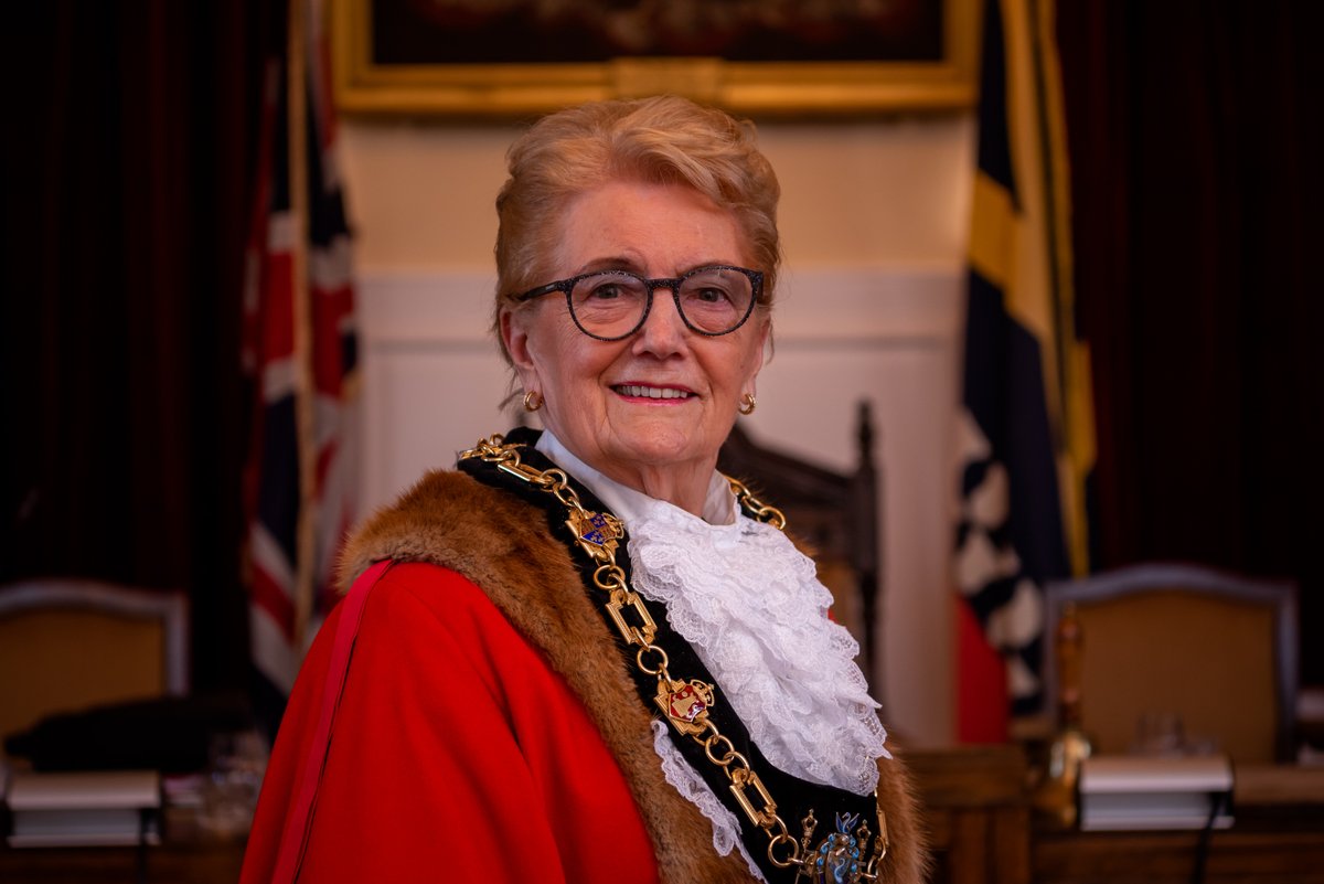 The mayoral robes have been handed over to a new Mayor who will serve the people of Tamworth for the next 12 months.

Cllr Moira Greatorex was sworn in for the 2022/2023 mayoral year at a traditional ceremony which took place in the Town Hall.

Read more: tamworth.gov.uk/new-mayor-elec…