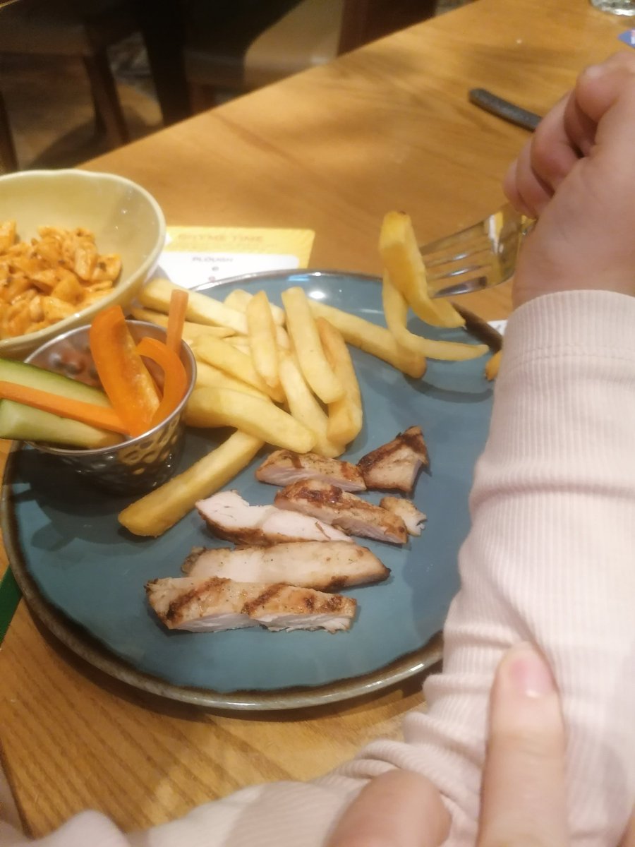 itskittykatep's tweet photo. @HarvesterUK Today. We had activities booked so had to ask for the bill to leave. Photos below of food https://t.co/8uYyYCayYz