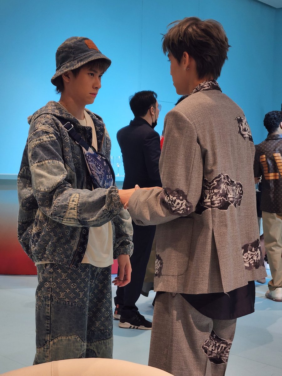 SEAWEED428's tweet photo. ดูภาพปีก่อน ละดูปีนี้55555555555555555 https://t.co/Q7hQ5NjMUC